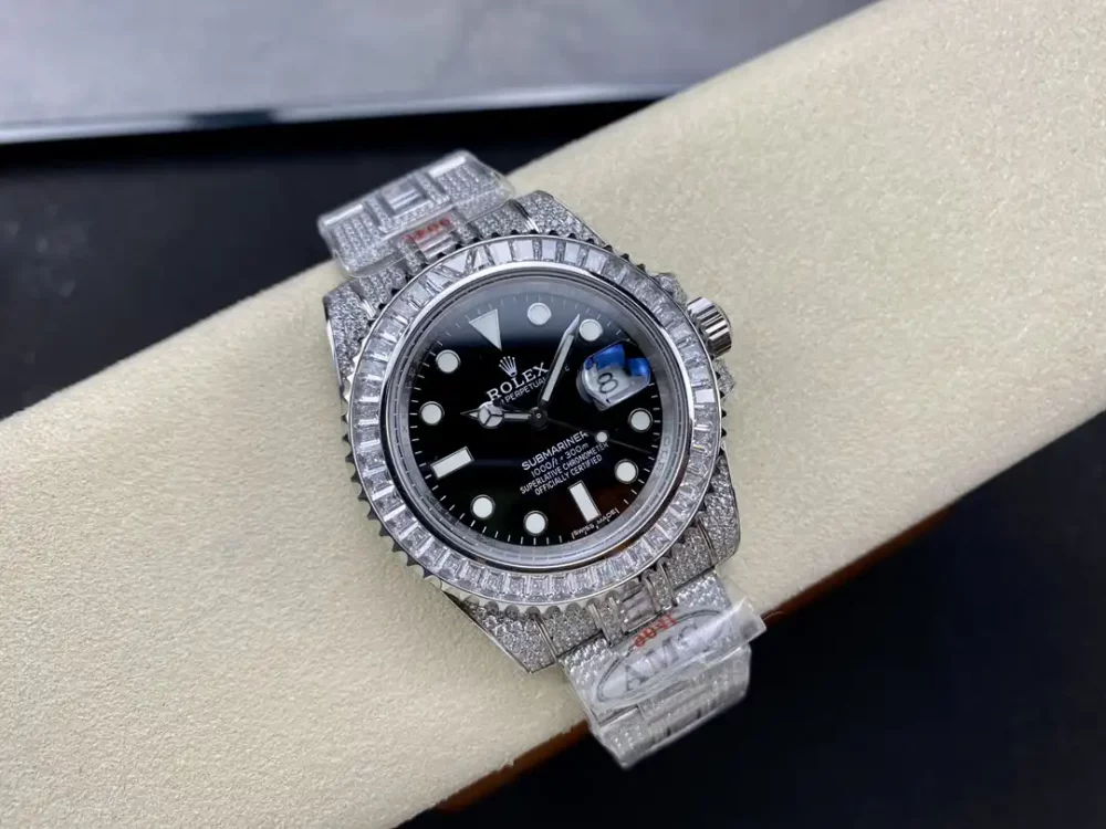 Rolex Submariner Iced Out Ref.116610LN 40mm Clear Diamond Bezel