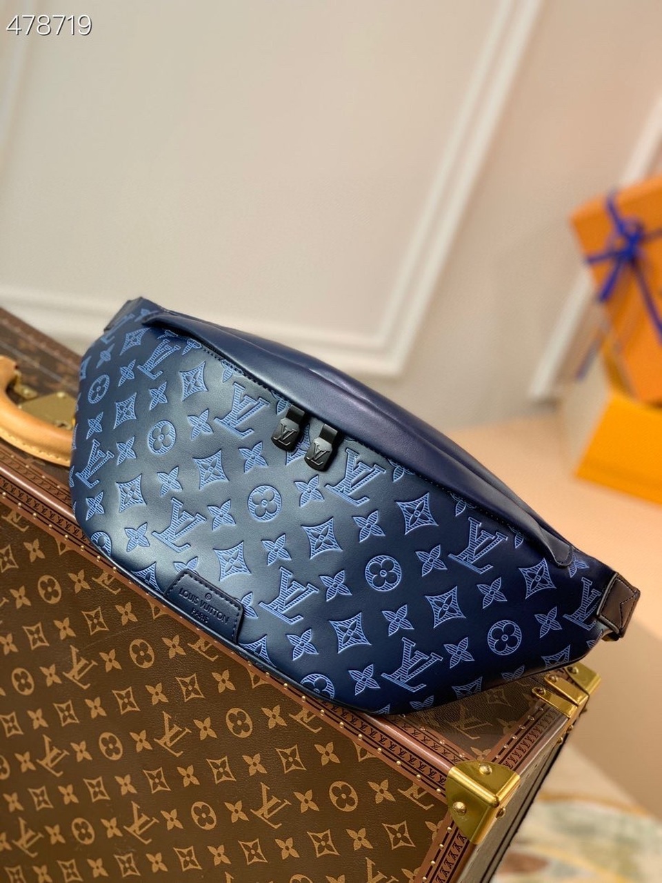 Louis Vuitton Discovery Bumbag PM Monogram Shadow Navy Blue For Men, Men's Belt Bags 17.3in/44cm LV M45729 - Crozus