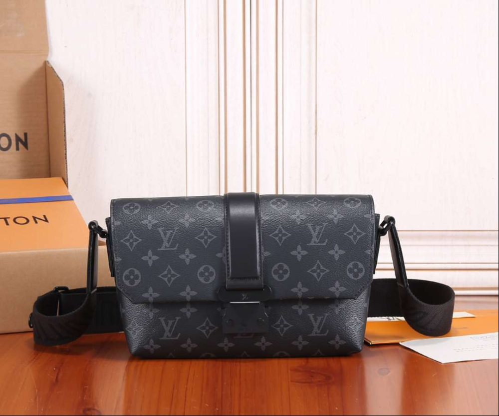 Louis Vuitton S-Cape Messenger Black For Men 28cm / 11in M46794 -