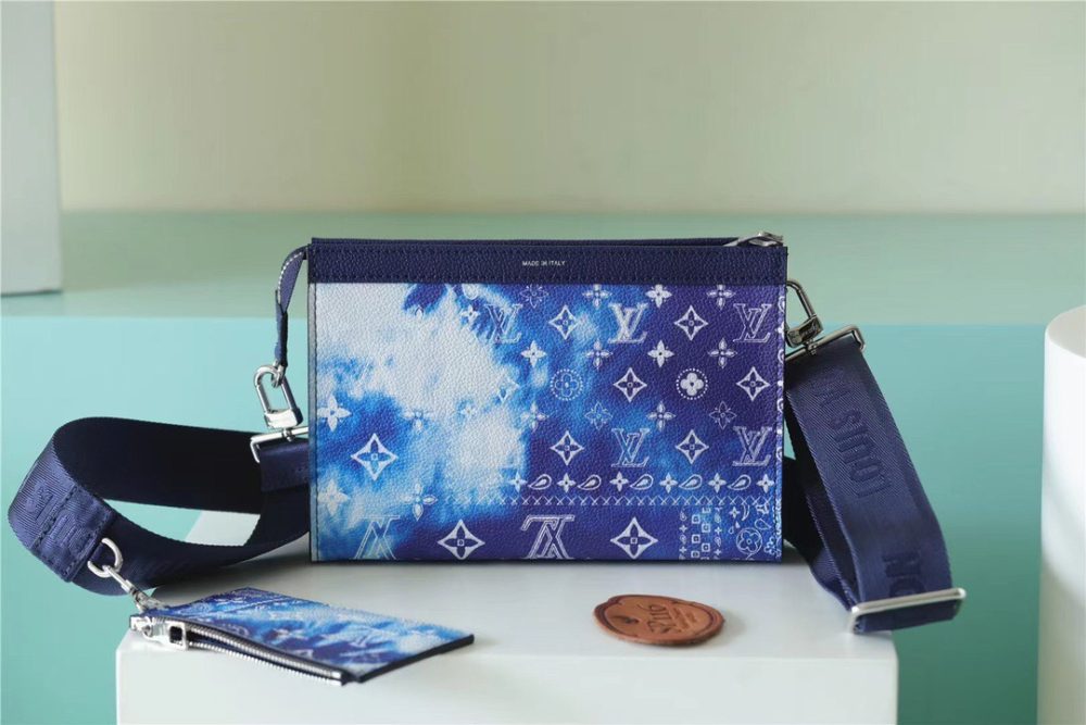 Louis Vuitton Gaston Wearable Wallet Monogram Blue For Men, Men's Bags, Shoulder And Crossbody Bags 8.7in/22cm LV M81431 - Crozus