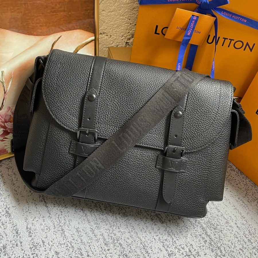 Louis Vuitton Christopher Messenger Taurillon Black For Men, Men's Bags, Shoulder And Crossbody Bags 11.4in/29cm LV M58476 - Crozus