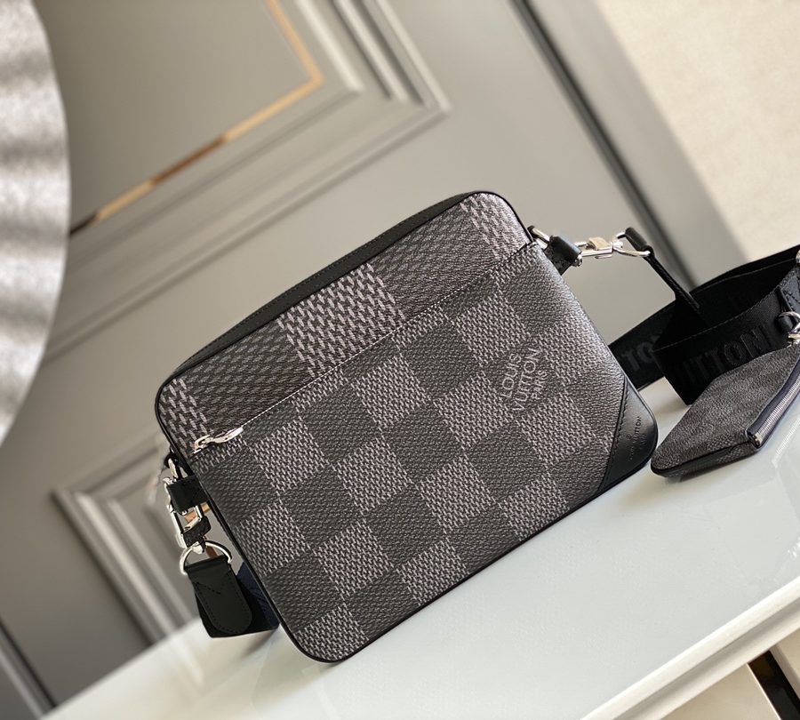 Louis Vuitton Trio Messenger Damier Graphite Black For Men, Men's Bags, Shoulder And Crossbody Bags 9.8in/25cm LV N50017 - Crozus