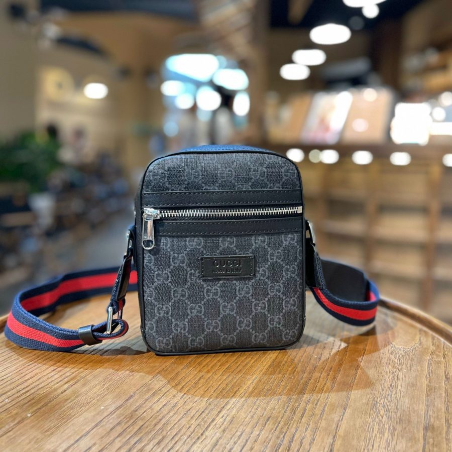 Gucci GG Messenger Bag Black/Grey GG Supreme Canvas A Material With Low Environmental Impact With Black For Men 7in/18cm GG ‎682357 K5RLN 1095 - Crozus